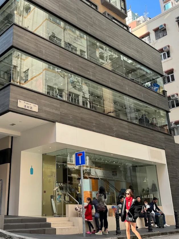 Brewing Moments in Central: Blue Bottle Vibes!