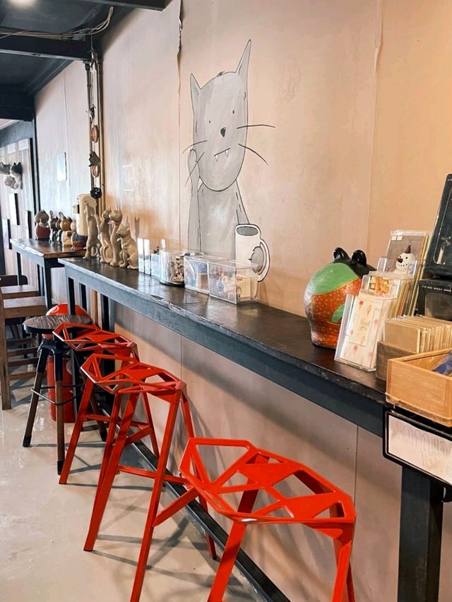 ☕ : Red Cat Cafe. คาเฟ่ฉะเชิงเทรา