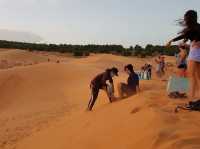 ทะเลทรายแดง (Red sand dunes)