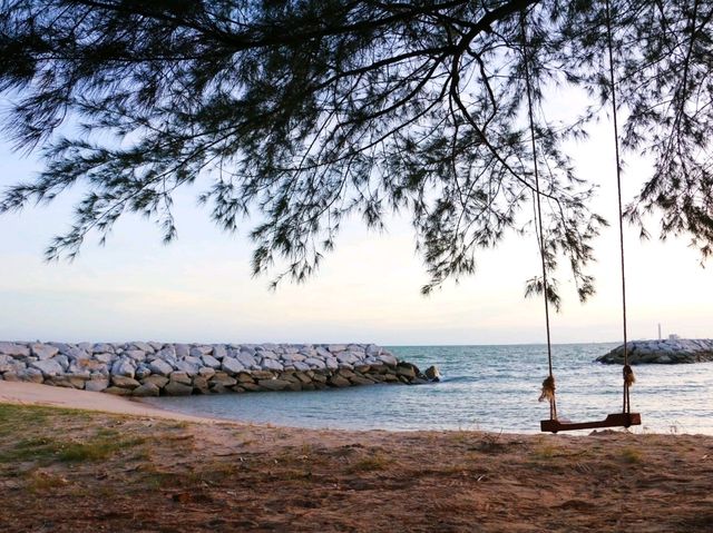 หาดแหลมเจริญ