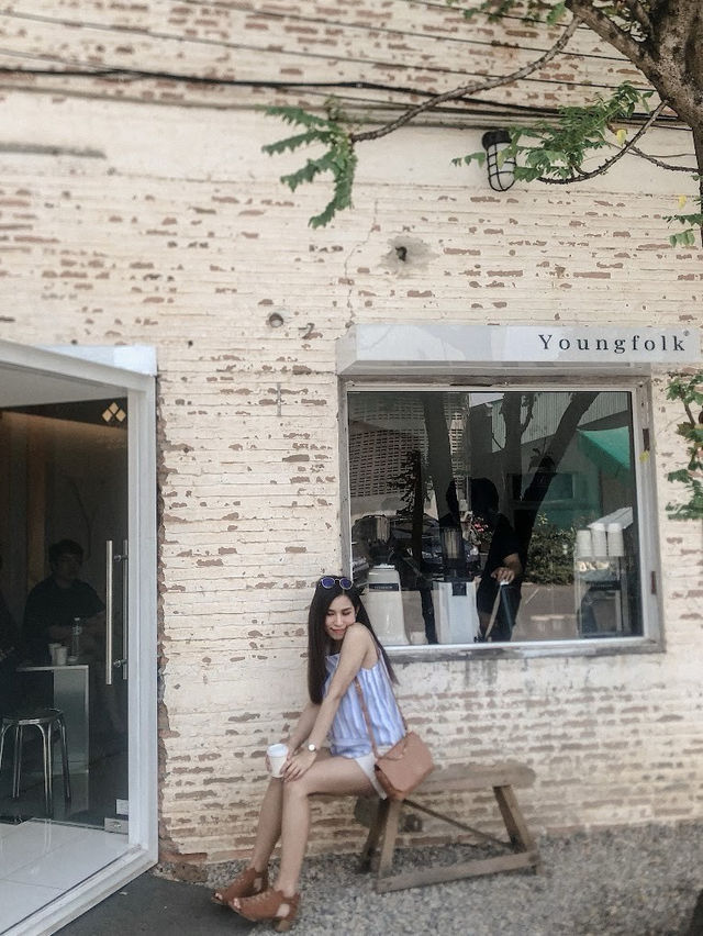 Youngfolk at Club Carving CNX คาเฟ่เชียงใหม่