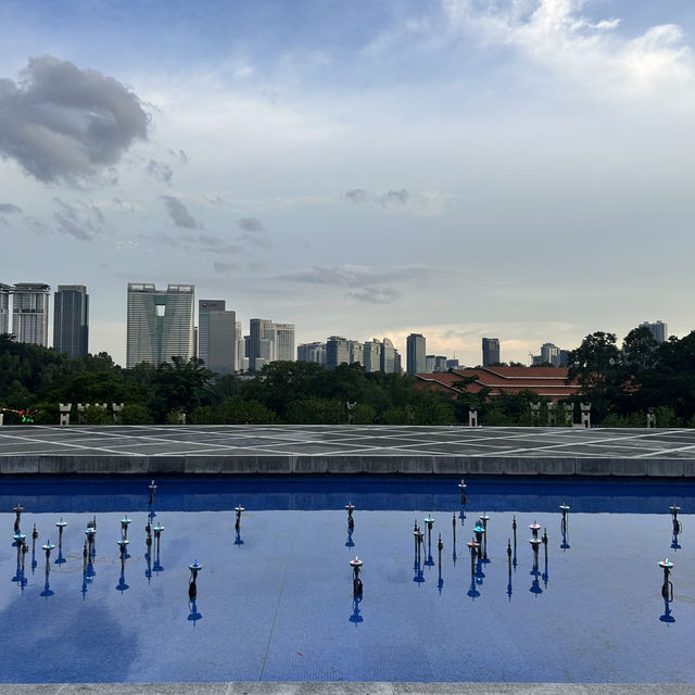 Tugu Negara: A Solemn Solo Journey Through Malaysia's Fight for Freedom"** 🌿🕊️