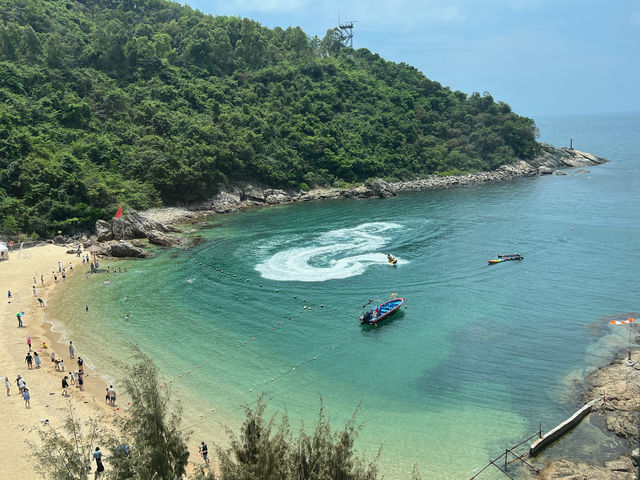 Hot Summer Vibes at the Akanara Hotel Restaurant