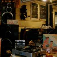 Groove Tracks and Retro Echoes