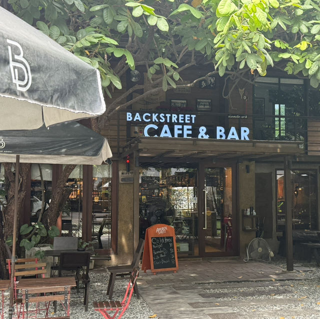 Backstreet House Pattaya ร้านใหญ่นั่งชิว