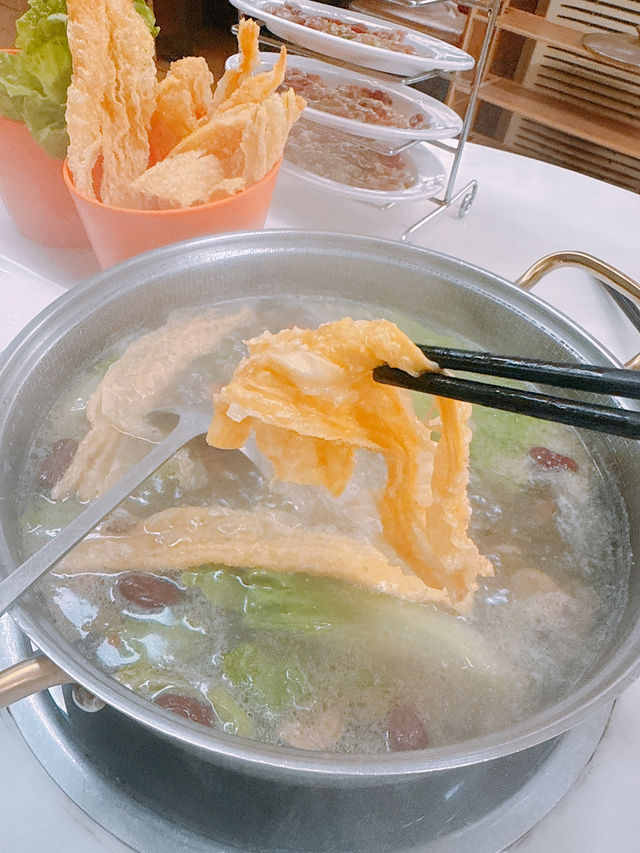 親民價吃脆皮雞煲 