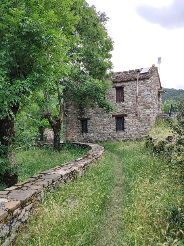 Cliff Views and Tiny Village Vibes in Escuaín