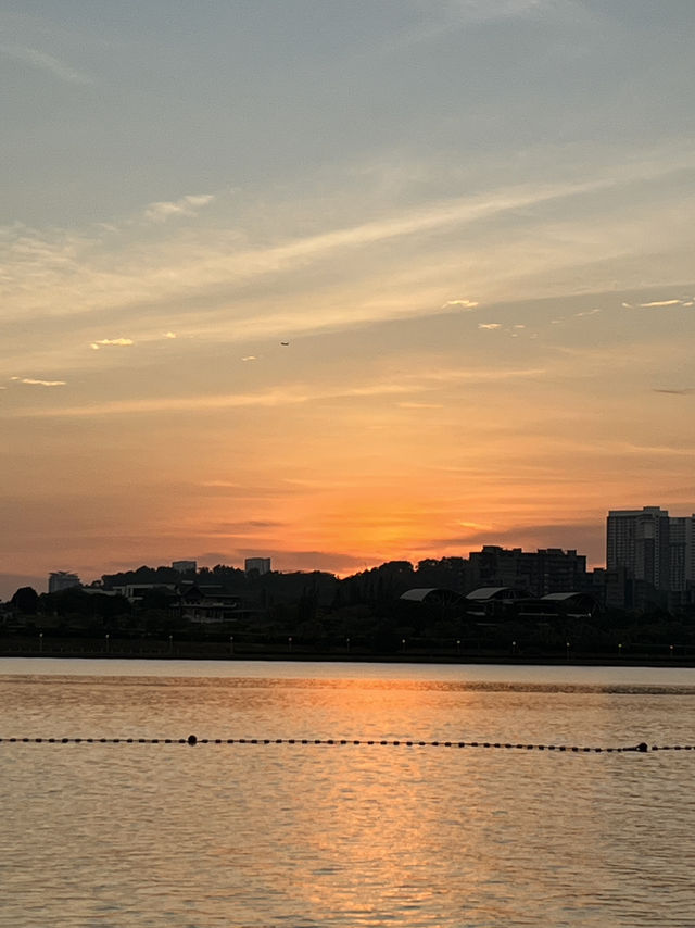 🌇 Underrated Sunset paradise: Cyberjaya Lakeside. Th golden hour away from the city❤️ 🌇 Underrated Sunset paradise: Cyberjaya Lakeside. Th golden hour away from the city❤️