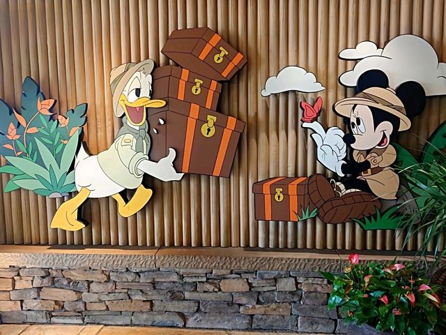 Hong Kong Disneyland Explorers Lodge: Aesthetic Journeys Through Design