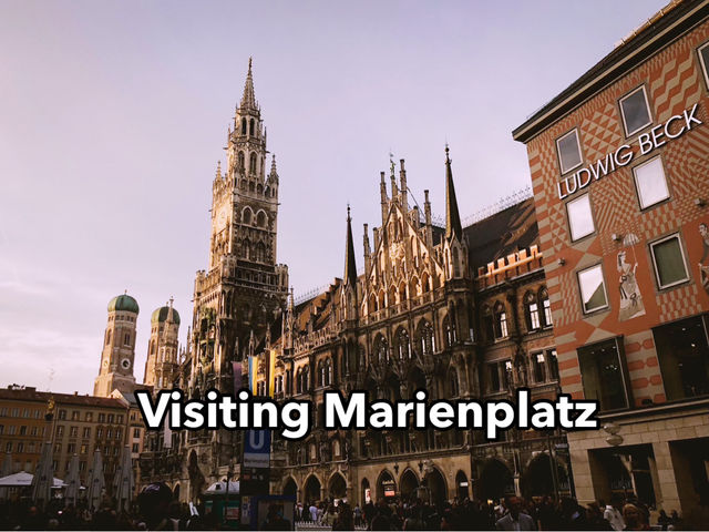 เดินเล่นที่ Marienplatz ใจกลาง Munich