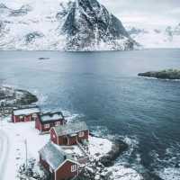 挪威羅弗敦群島的極光衝浪