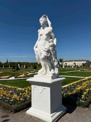A Majestic Stroll Through Herrenhauser Garten
