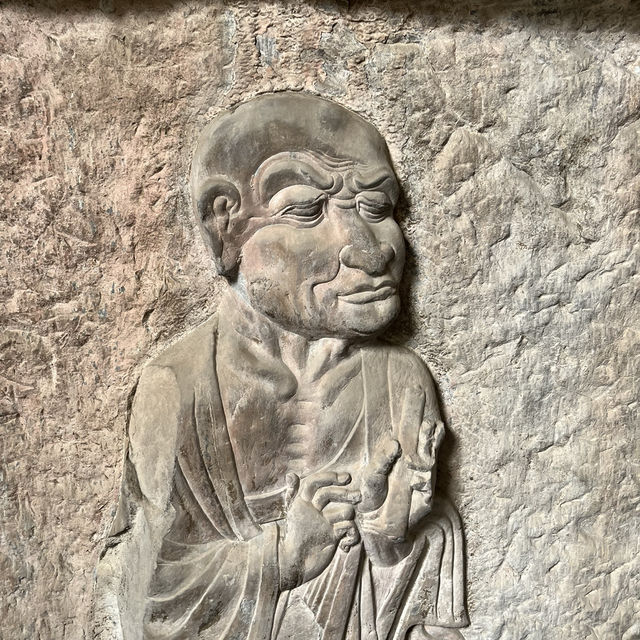 🪨 Longmen Grottoes — A Thousand Buddhas by the River