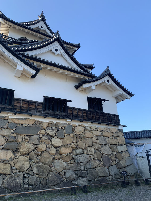 琵琶湖と城下町を一望できる、国宝・彦根城 琵琶湖と城下町を一望できる、国宝・彦根城