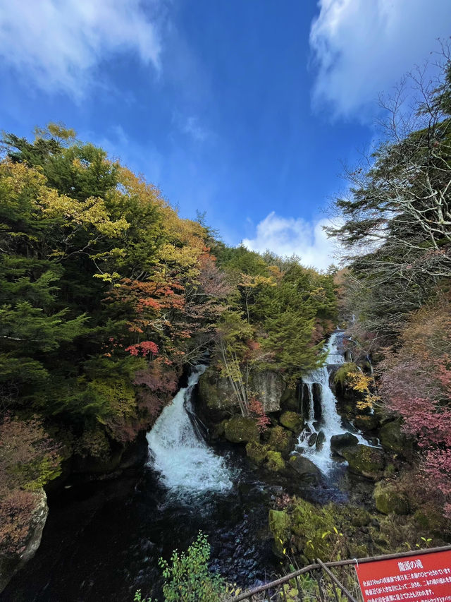 奥日光三名爆のひとつ  紅葉の有名スポット