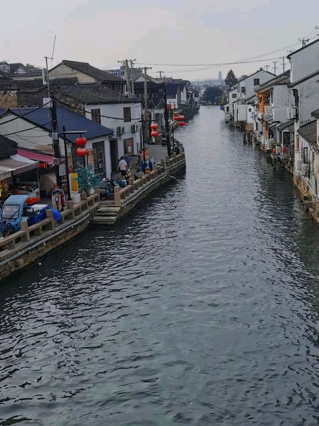 Evenings in Old Suzhou: The Charm of Shantang Street
