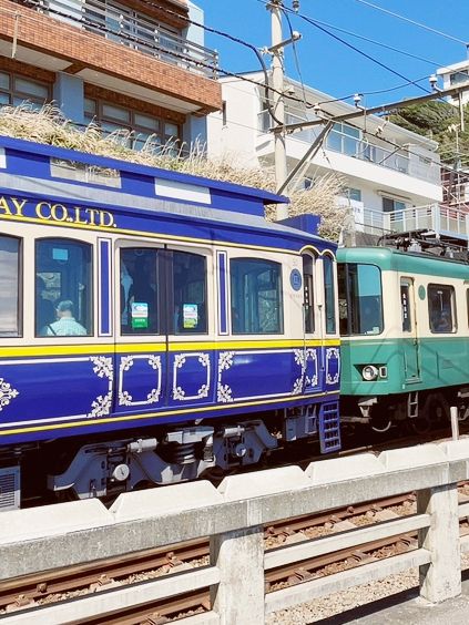 🚋 Kamakura's Scenic Train & Famous Enoden Exits: A Journey Through Time and Sea! 🌊