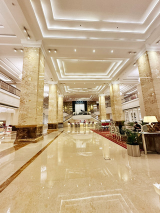 Majestic Welcome – Lobby Hotel Adimulia Medan