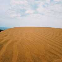 Red Sand Dunes: สัมผัสเนินทรายแดง วิวสุดมหัศจรรย์