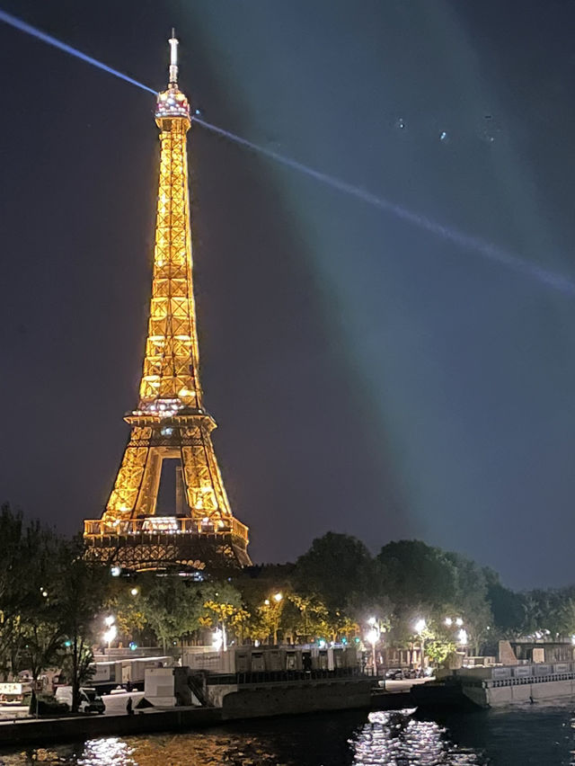 🇫🇷 Eiffel Tower – Day & Night Magic