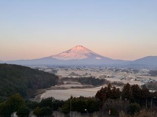 ❄️ On a snow-covered morning, I encountered the purest white Mount Fuji.