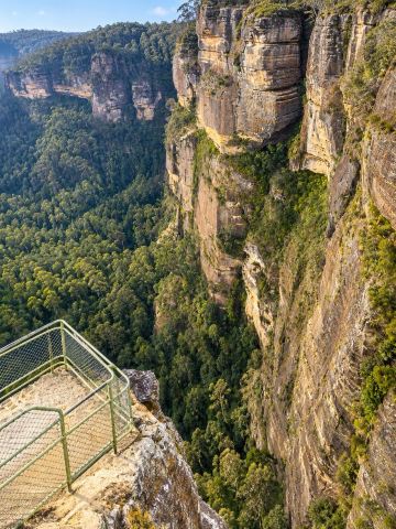 Blue Mountains National Park 🇦🇺💙 A Magnificent Nature Destination Near Sydney

Experience the wonders of nature at Blue Mountains National Park in Australia 🌿🏞️, a land of intricate mountain ranges, lush forests, and massive cliffs stretching as far as the eye can see. A highlight is the Three Sisters, a group of three iconic rock formations that are a symbol of the Blue Mountains.

Here you'll find stunning viewpoints, nature trails, and waterfalls nestled amidst the forest. The air is fresh, the views are spectacular, perfect for relaxation, breathing in the pure air, and capturing unforgettable moments 🏔️📸

If you're visiting Sydney and want to escape the hustle and bustle of the big city and experience nature to the fullest, Blue Mountains is a destination you shouldn't miss!

#BlueMountains #BlueMountainsNationalPark #BlueMountainsNationalPark #Australia #TravelAustralia #TravelSydney #ThreeSisters #NatureTherapy #Mountains #Viewpoints #InternationalTravel #TravelAustralia #travel #tripcom #trip