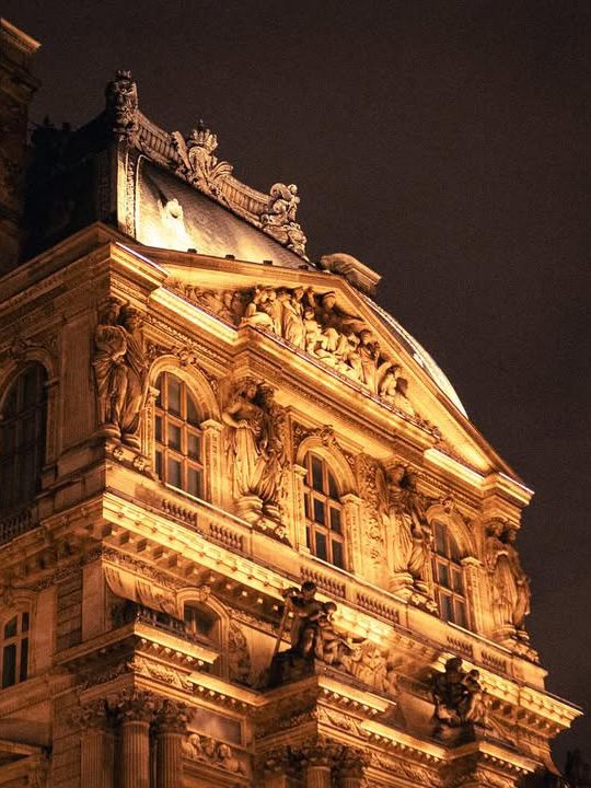 🏛️✨ Louvre Museum: Paris’ Treasure Trove of Art and History ✨🏛️    
