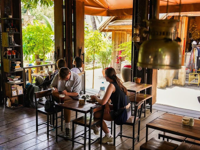 ☕✨ Coffee Express - คาเฟ่เล็กๆ ในหลวงพระบาง🍃