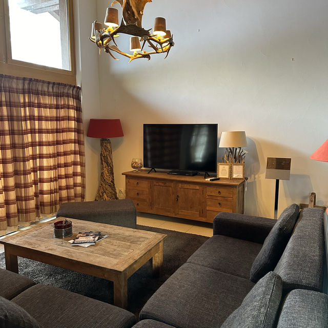 Heart of Zermatt: Vrony Apartment