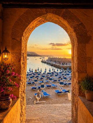 Cefalù After 6 PM Is a Different Place 