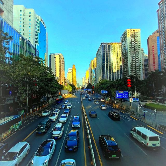 Enjoy weekend in Joyous City Dongmen