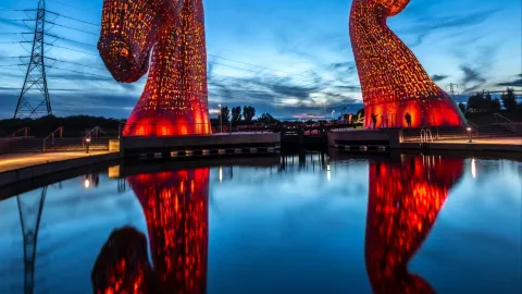 A Scottish Sculpture Marvel — traveler post in Grangemouth