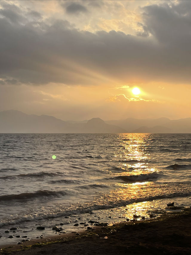 假裝在海邊撫仙湖的日落太浪漫了！！！