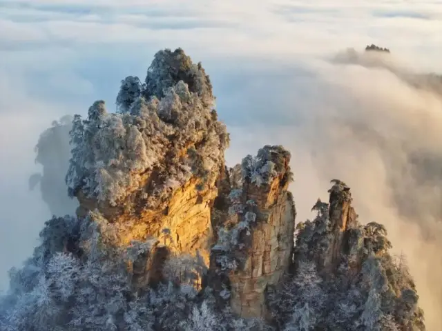 Come to Zhangjiajie Wulingyuan and enjoy the beautiful snow scenery!