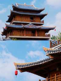遂溪孔子文化城位於遂溪縣城，是湛江少有的仿古建築群，設有城樓觀光、朝聖孔廟、文昌傳統文化、水上環遊、叢林漫步、花果觀賞、魯國街風情、遊樂燒烤等八大功能區，由「孔、古、石、水、綠」五個元素組成，主要以孔廟（儒家文化）為主體展現