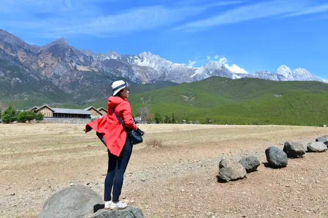 At the foot of the Jade Dragon Snow Mountain lies the village of Shitou – Yuhu Village