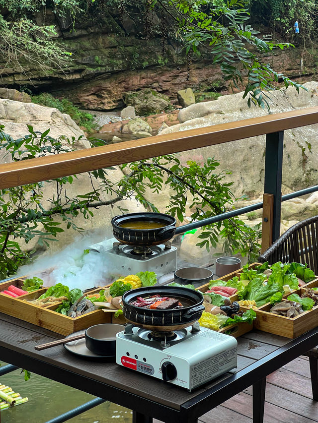 In Chengdu, one cannot find a second hot spring like this, brimming with the charm of nature🌳.