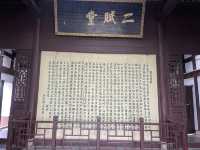 位於黃州區赤壁磯頭因北宋大文豪蘇東坡在此寫有《赤壁懷古》詞和前後《赤壁賦》而得名又稱文赤東坡赤壁壁
