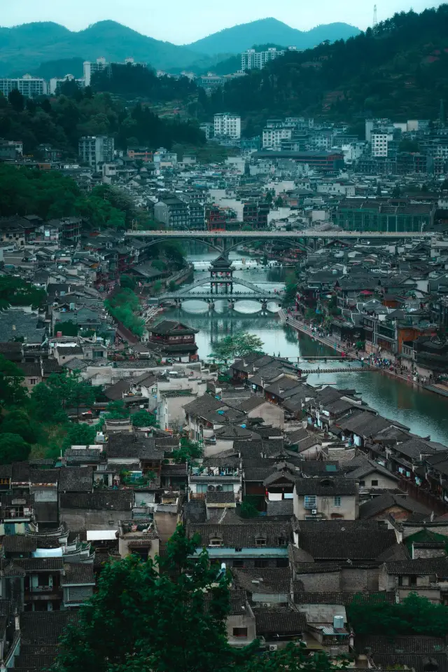 เมืองฟิงหวง | ความทรงจำของเมืองที่ตั้งอยู่ริมแม่น้ำตัว