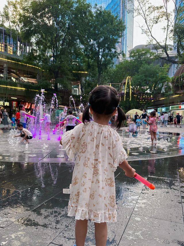 成都遛娃｜免費商場裡的森林玩水地