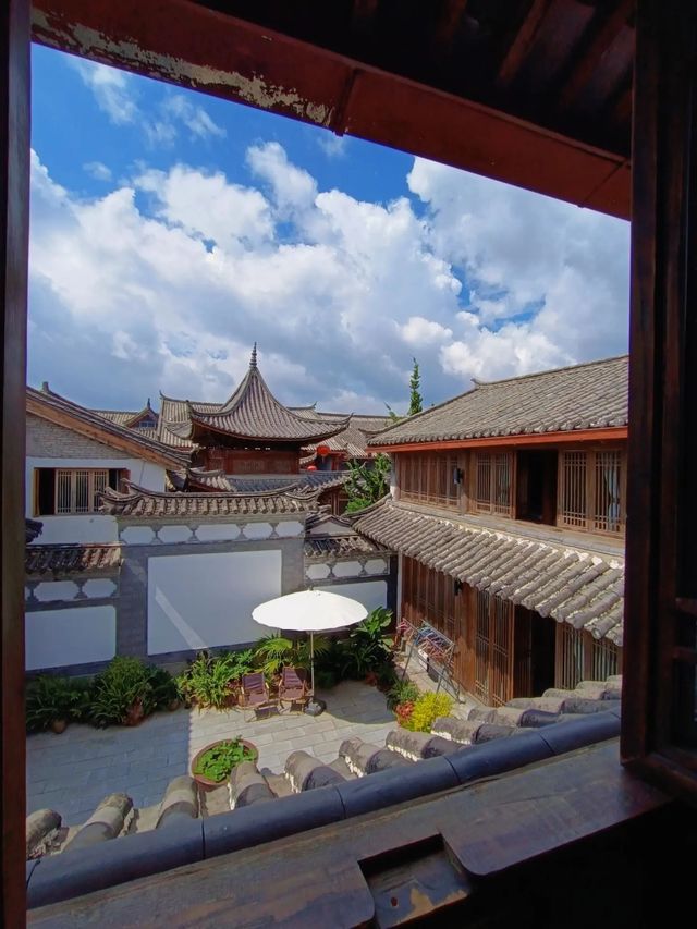 雪山觀景中式美學庭院｜麗江簡法客棧