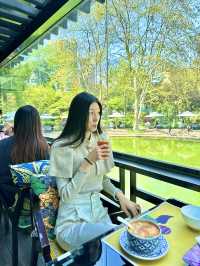 藏在上海靜安公園裡的花園度假風泰國餐廳。