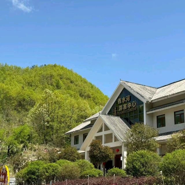 襄陽香水河：七彩瀑布與神秘地下世界的絕美之旅