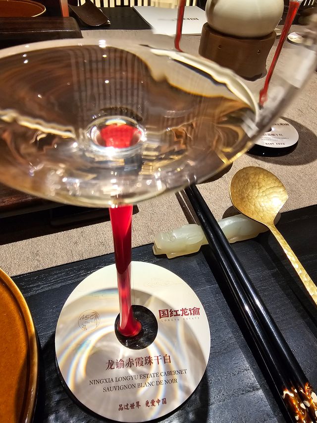 乖乖！一眼千年！上海帝王視野下的美食美色。