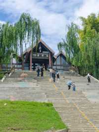 住進翠竹環抱的小島，山川美景皆在眼前。