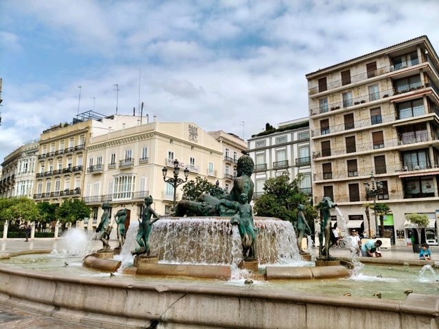 A Summer Stroll Through Valencia 🌞