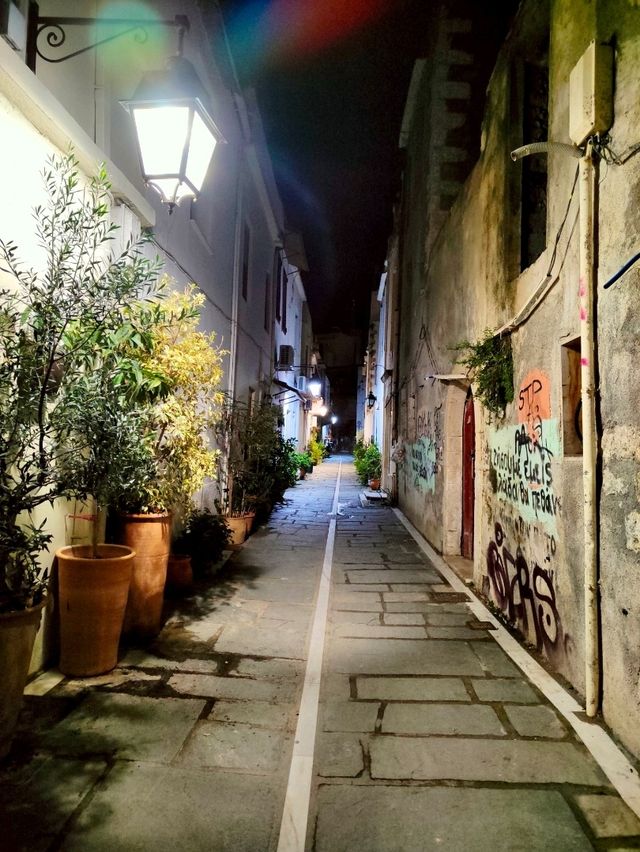 Night Stroll Through the Enchanting Streets of Rethymno 🌙🏛️