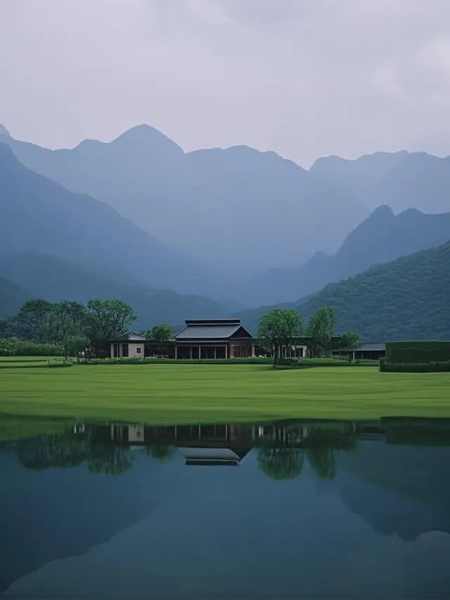 喺峨眉山嘅第五個清晨，我聽到雲海嘅細語