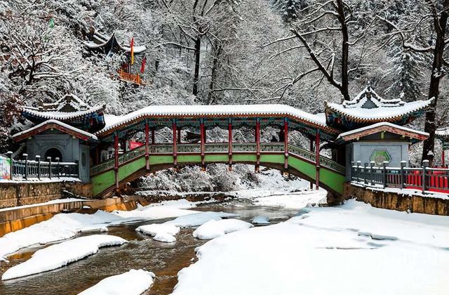 榆中四季畫卷：深秋紅葉與雪原秘境的極致浪漫