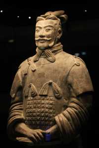 當現代遇見秦俑：一場跨越2000年的文明碰撞